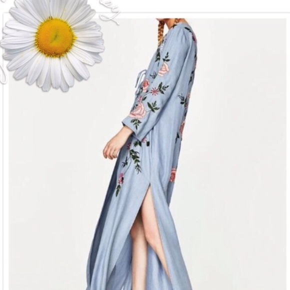 NWT-Amazing Embroidered Blue Kimono - Picture 3 of 5